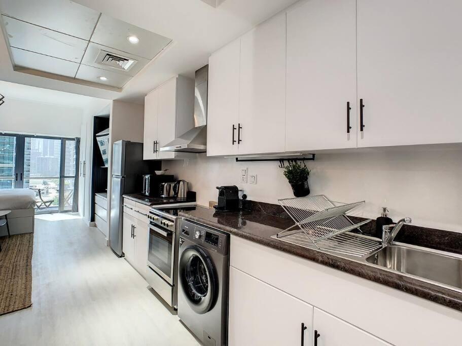 Luxury Modern Studio In Jlt With Amazing View & Rooftop Pool - Sleeps 3 Dubai Exterior foto