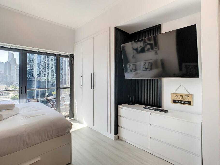 Luxury Modern Studio In Jlt With Amazing View & Rooftop Pool - Sleeps 3 Dubai Exterior foto