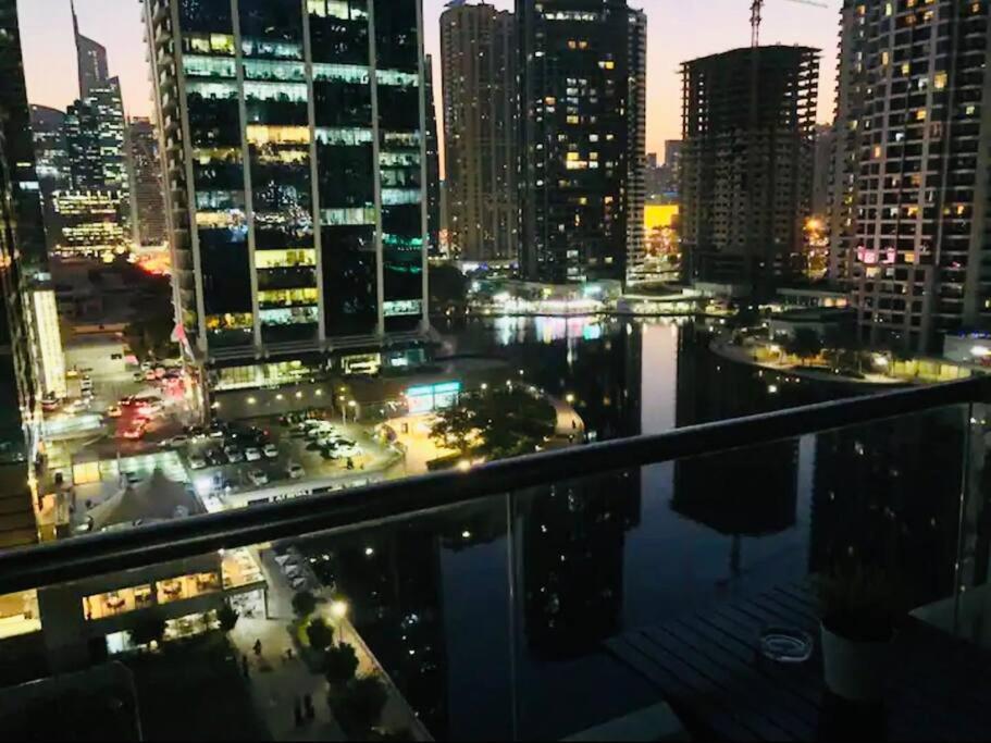 Luxury Modern Studio In Jlt With Amazing View & Rooftop Pool - Sleeps 3 Dubai Exterior foto